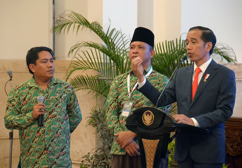 Jokowi ke Petani: Stop Jual Gabah, tapi Beras Kemasan