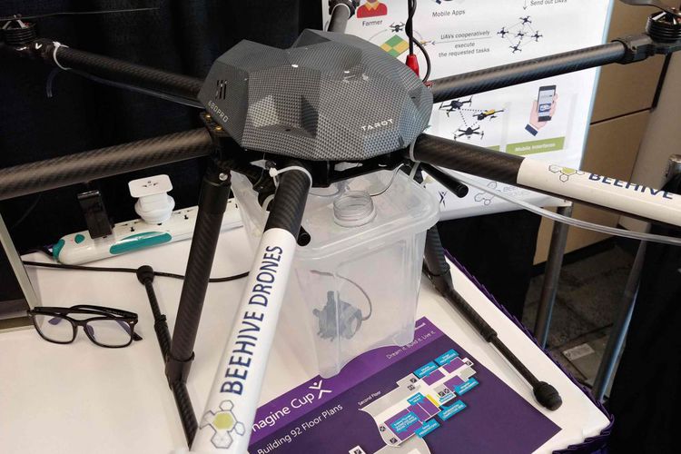 Drone Pembantu Petani buatan Mahasiswa Indonesia Dipamerkan di Kantor Pusat Microsoft