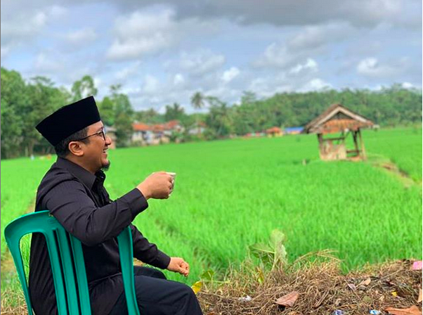 Bertani atau berkebun sama halnya dengan berbuat sedekah yaitu sebagian Amalan Sholeh.