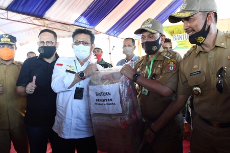  Mentan SYL Serahkan Bantuan Pertanian Senilai 35,7 Miliyar di Kabupaten Wajo