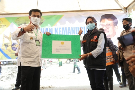 Mentan SYL Serahkan Bantuan Sembako dan Sarana Pertanian Untuk Korban Banjir Luwu Utara