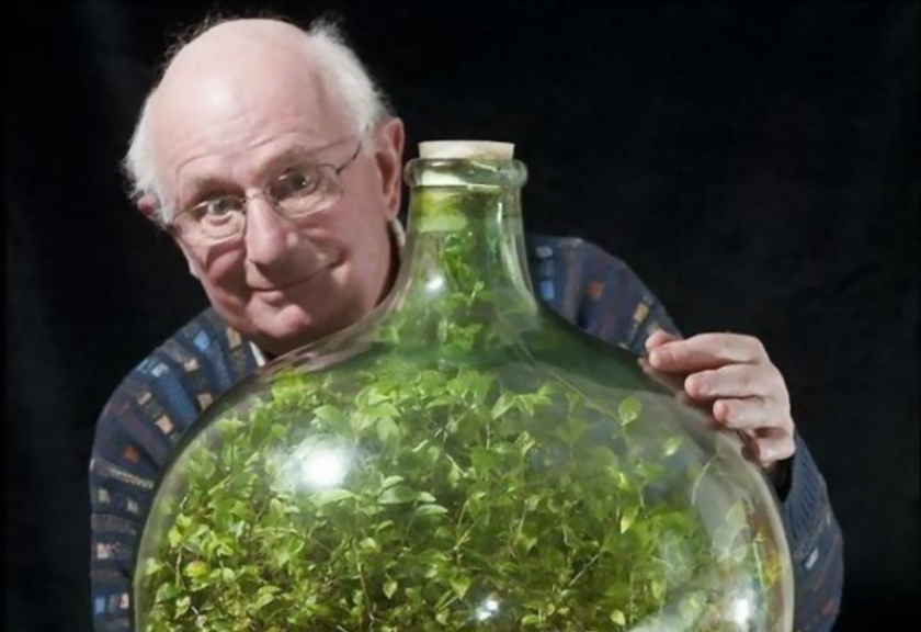 Kakek Asal Inggris Ini Punya Taman Terunik di Dunia, Bisa Hidup Tanpa Air!