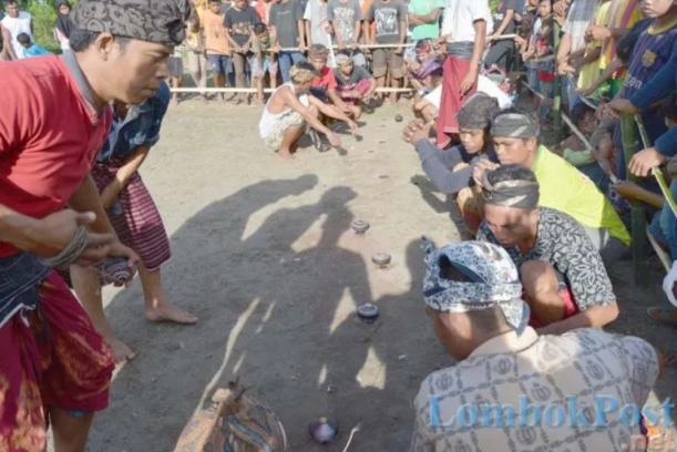 Pertandingan Mangkeq, Inovasi Desa Anyar untuk Lestarikan Permainan Tradisional Lombok