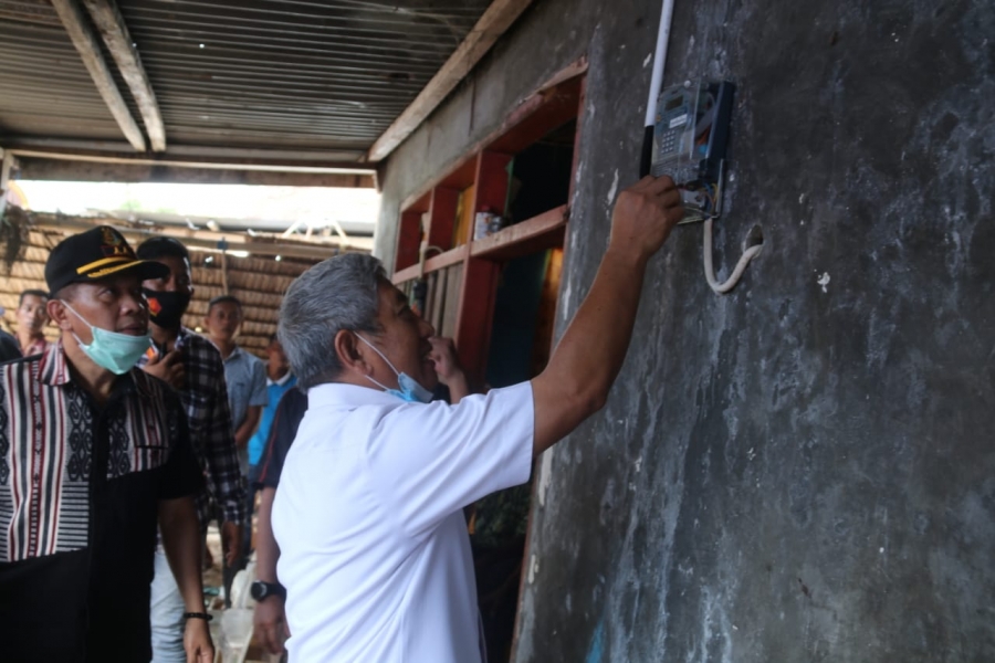 Warga Pulau Kambunong Terlayani Jaringan Listrik Perdesaan