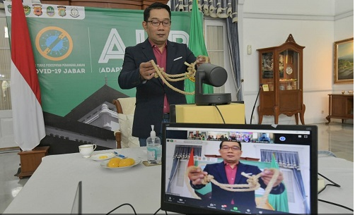 Gubernur Jabar Serahkan Bantuan Puluhan Ribu Bibit Ternak Kepada kelompok Tani