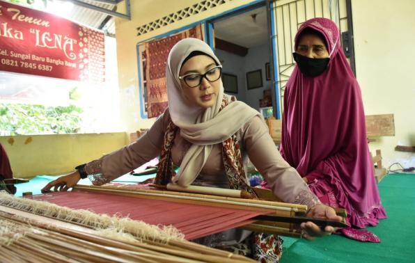 Mengenali Proses Pembuatan Tenun Cual Khas Babe