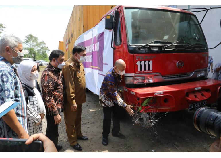 MenkopUKM Lepas Ekspor Briket Tempurung Kelapa Ke Timur Tengah   