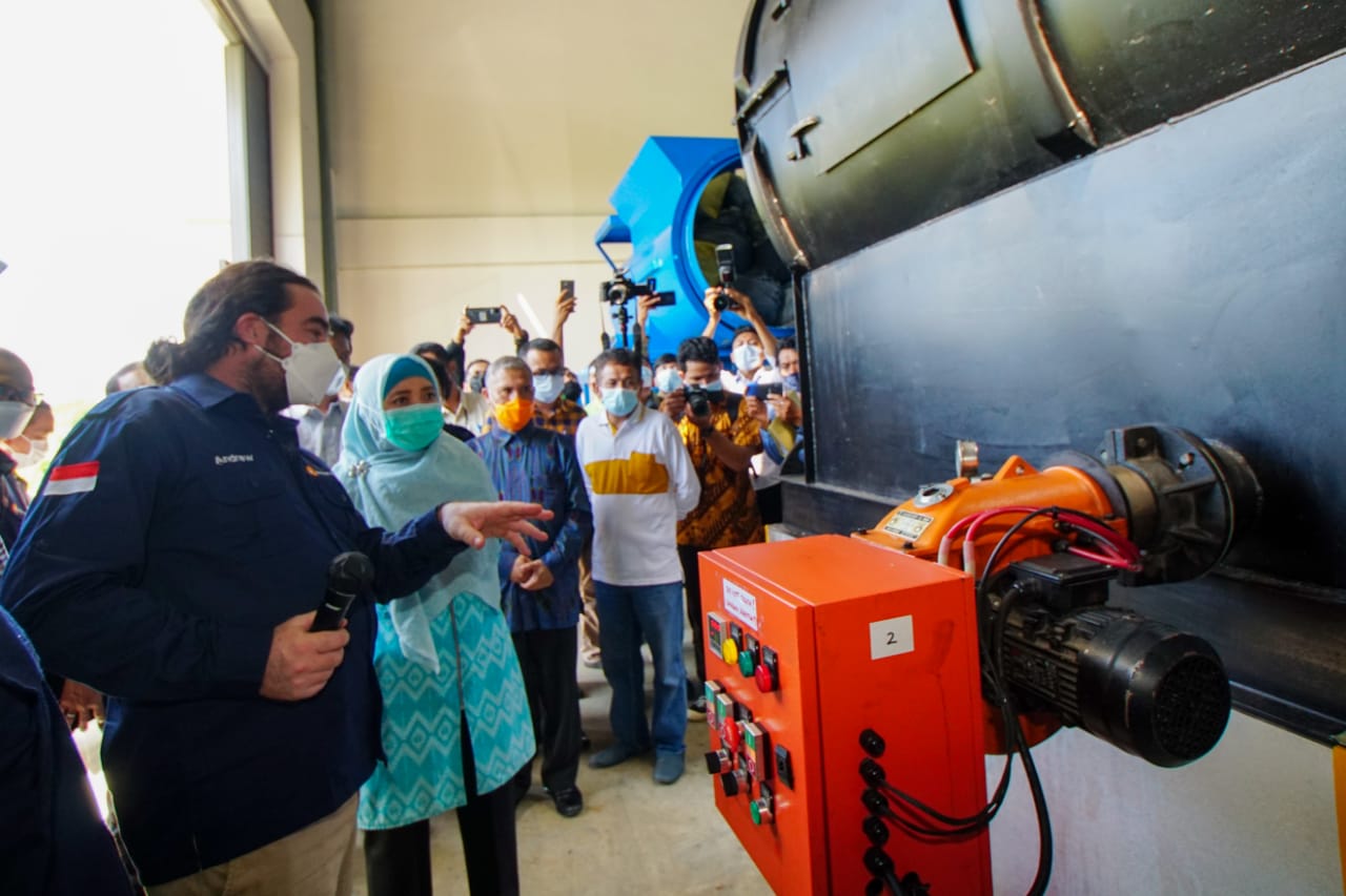 Industrialisasi untuk Zero Waste,  NTB Kelola Sampah Plastik Jadi Solar