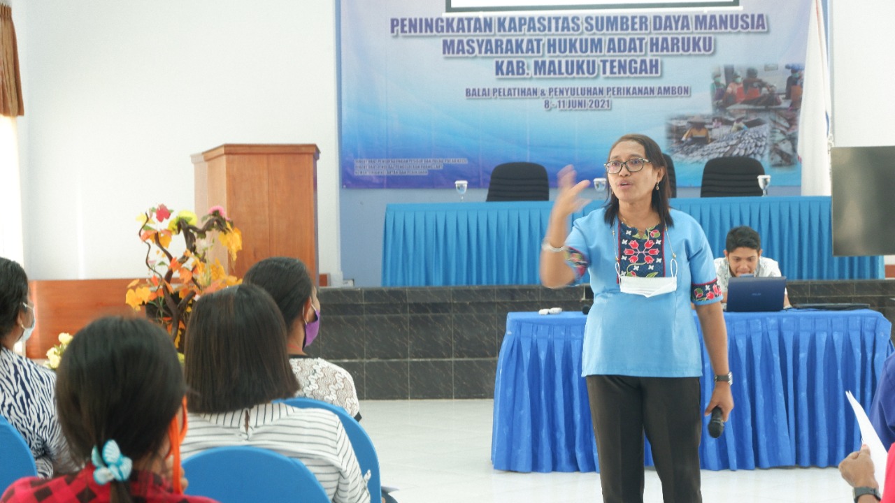 KKP Ajari Masyarakat Hukum Adat Negeri Haruku Olah Produk Perikanan Bernilai Tambah