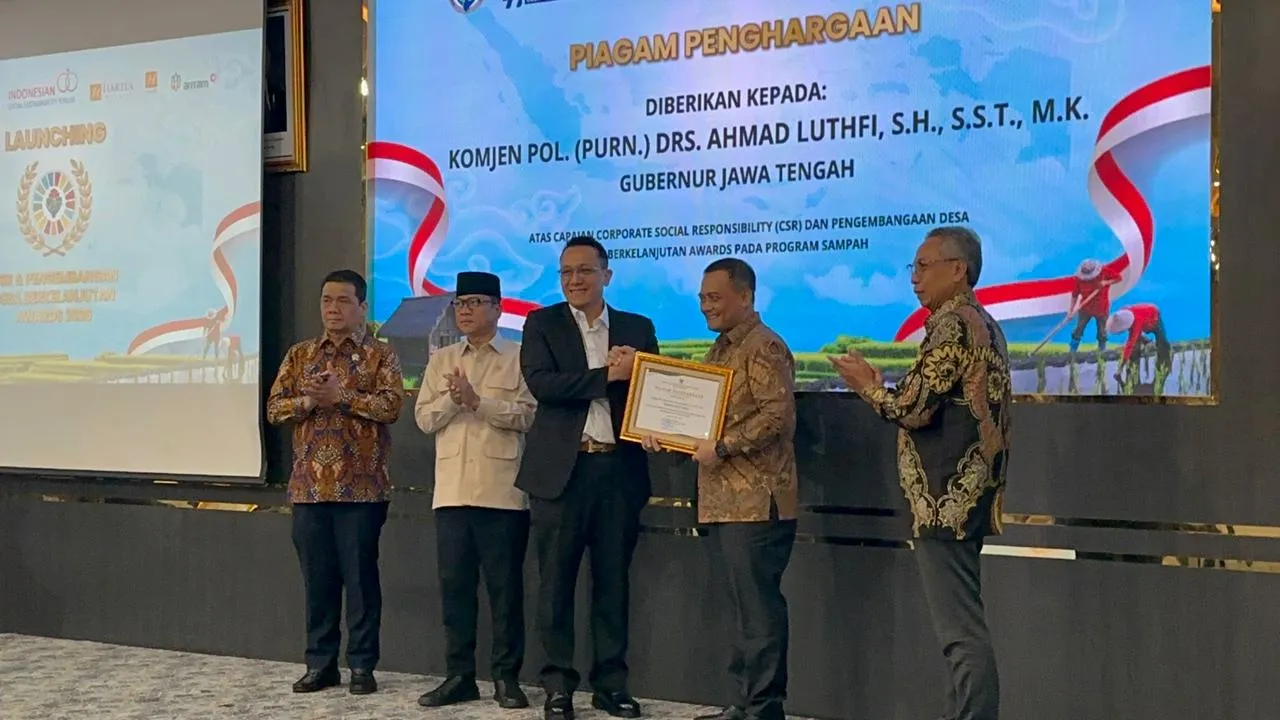 Berita Terkini: Jawa Tengah Raih Penghargaan Desa Program Sampah, Wamen LH Apresiasi Kinerja Gubernur