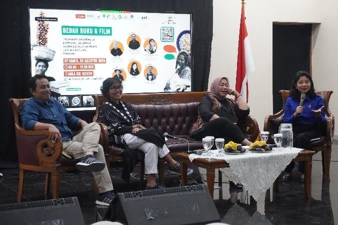 Bedah Buku dan Film Merawat Harapan di Kampung Halaman