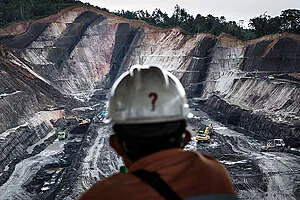 Terjebak Carbon Lock-In, Ambisi Dekarbonisasi Sistem Ketenagalistrikan Indonesia Dipertanyakan