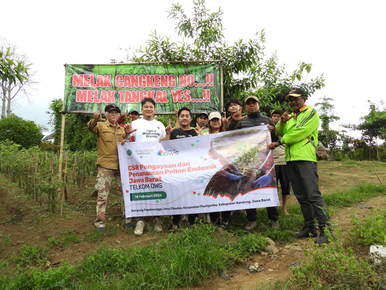 KEHATI dan Eyang Memet Kembali Tanam 100 Pohon Endemik Jawa Barat