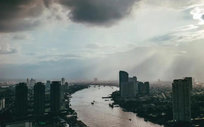 Air Hujan Jakarta Mengandung Mikroplastik, BRIN Ingatkan Bahaya Polusi dari Langit
