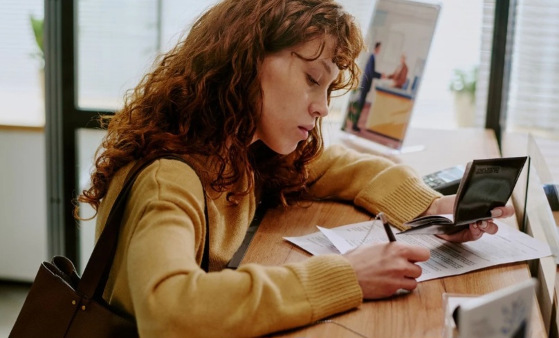 Warga Negara Asing di Indonesia Hadapi Aturan Baru Dokumen Kependudukan 2025