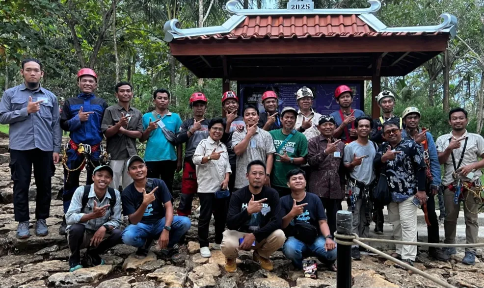 Berita Terkini: Penggiat Penelusuran Gua Sertifikasi Kompetensi Pemandu Wisata di Gua Jomblang, Gunung Kidul