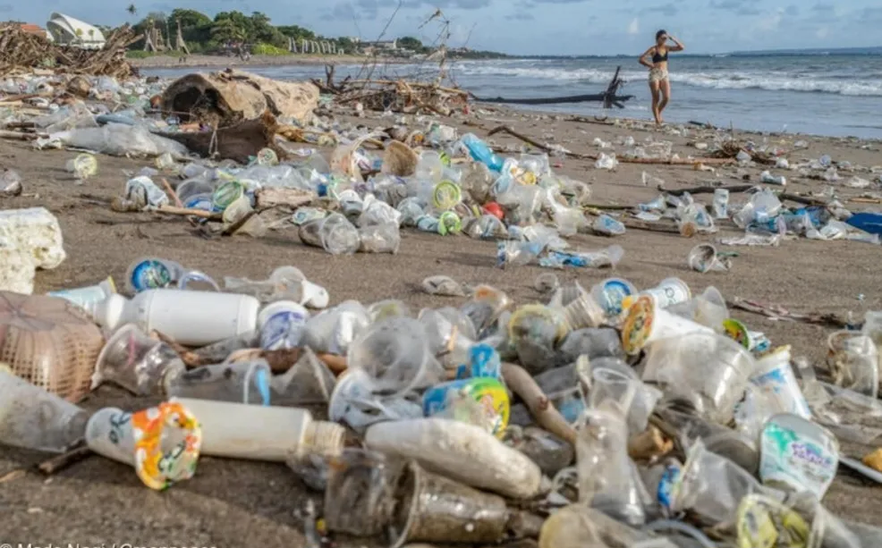 Berita Terkini: Harga Plastik Naik, Saatnya Dorong Sistem Guna Ulang dan Lepas dari Bahan Bakar Fosil