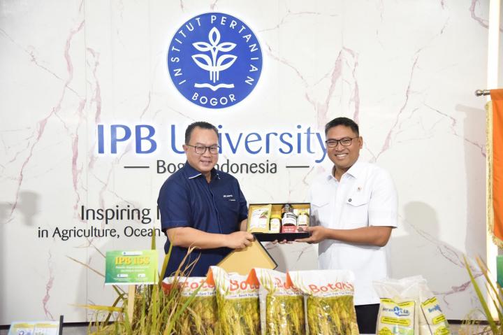 Wamentan dan Rektor IPB Luncurkan Benih Paten! Produktivitas Capai 12 Ton Per Hektare