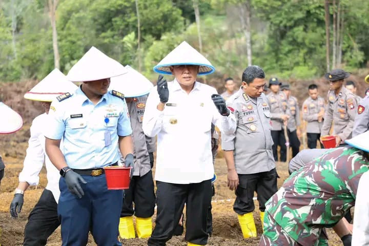 Pjs Walikota Batam Ikut Tanam Jagung, Launching Gugus Tugas Polri Mendukung Ketahanan Pangan