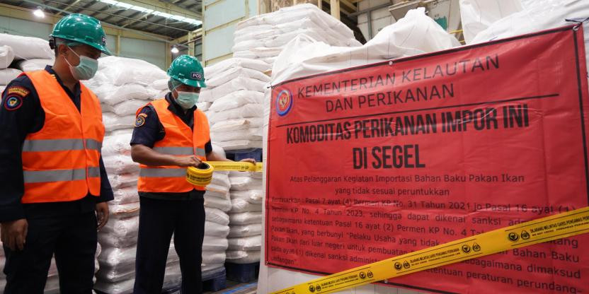 KKP Segel 453 Ton Bahan Baku Pakan Ikan dari Luar Negeri