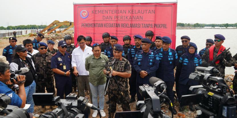 KKP Segel Pagar Laut di Perairan Bekasi 