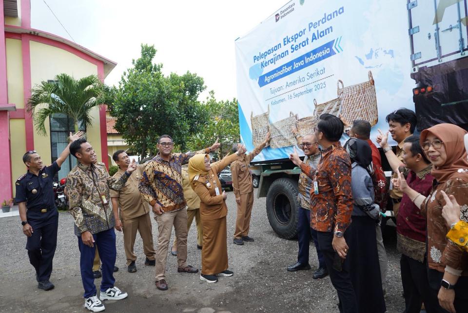 6 Kontainer Keranjang Serat Alam Produk UMKM Kebumen Tembus Pasar New York   