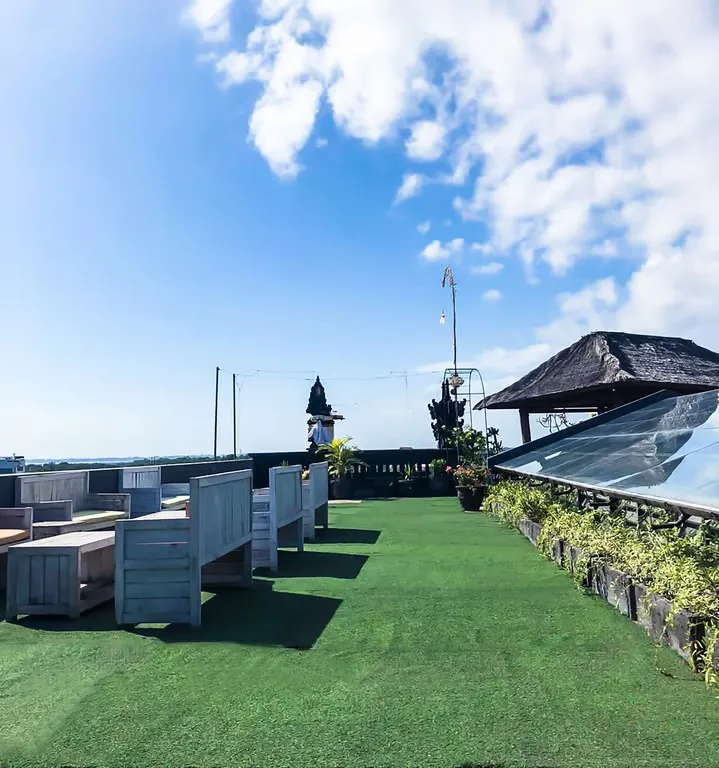 Jimbaran: Tren Wisata, Kuliner Laut, dan Perkembangan Akomodasi di Selatan Pulau Dewata