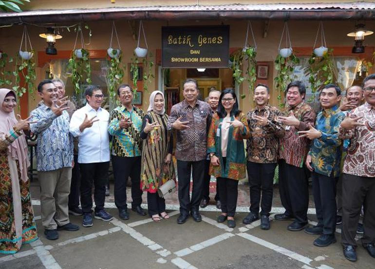 Wamenkop Dukung Penguatan Koperasi Batik Hadapi Serbuan Impor Tekstil