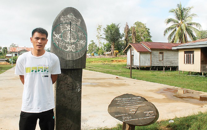 Kampung Di Tengah Hutan Kalimantan Ini Dikenal Dunia berkat Prestasi Kepala Desa