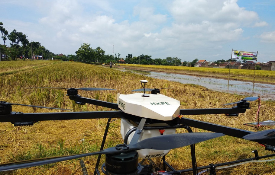 Kemtan Kembangkan Teknologi Drone untuk Pertanian 