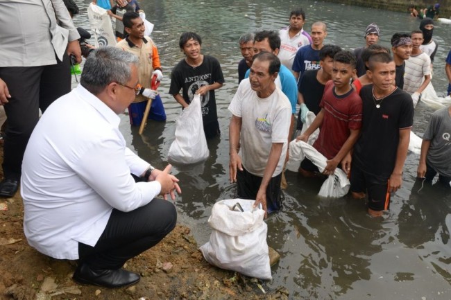 Memberdayakan Masyarakat Desa Secara Padat Karya